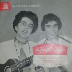 De Zingende Zusjes - Daar Is Eén, Die U Nimmer Vergeet (7", EP)