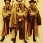 Broken English - Love On The Side (7", Shape, Pic)