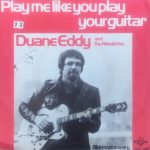 Duane Eddy & The Rebelettes - Play Me Like You Play Your Guitar (7", Single, Blu)