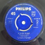 De Zangeres Zonder Naam*-1