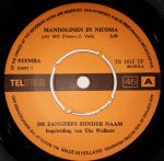 De Zangeres Zonder Naam*-2