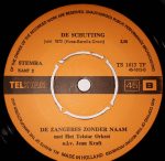 De Zangeres Zonder Naam*-3