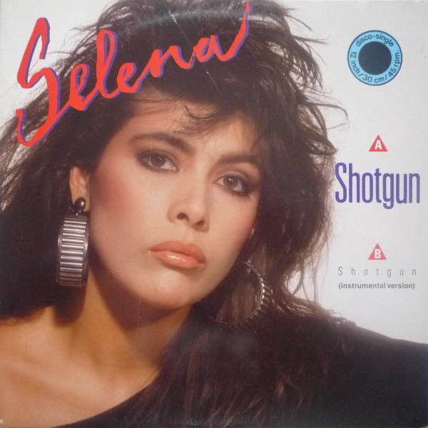 Selena (3)-0