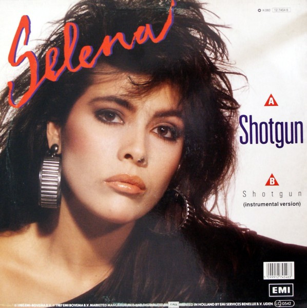 Selena (3)-1