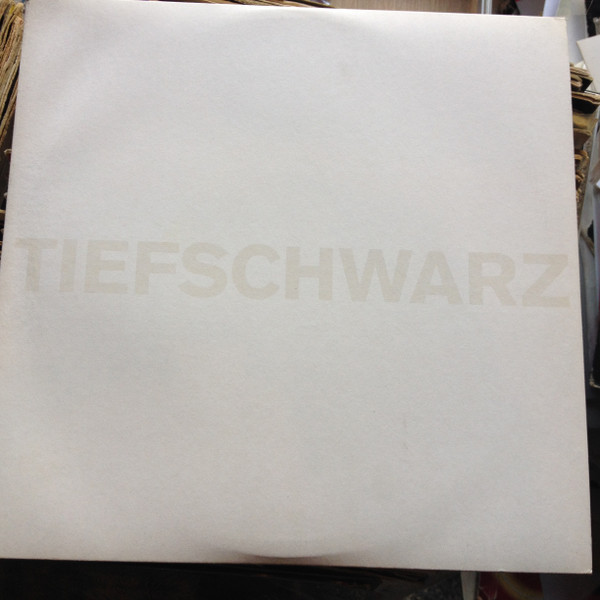 Tiefschwarz-0