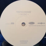 Tiefschwarz-4